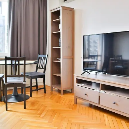 The View In The City! Palace Of Cultur And Science! Metro Centrum - After Renovations Apartment *